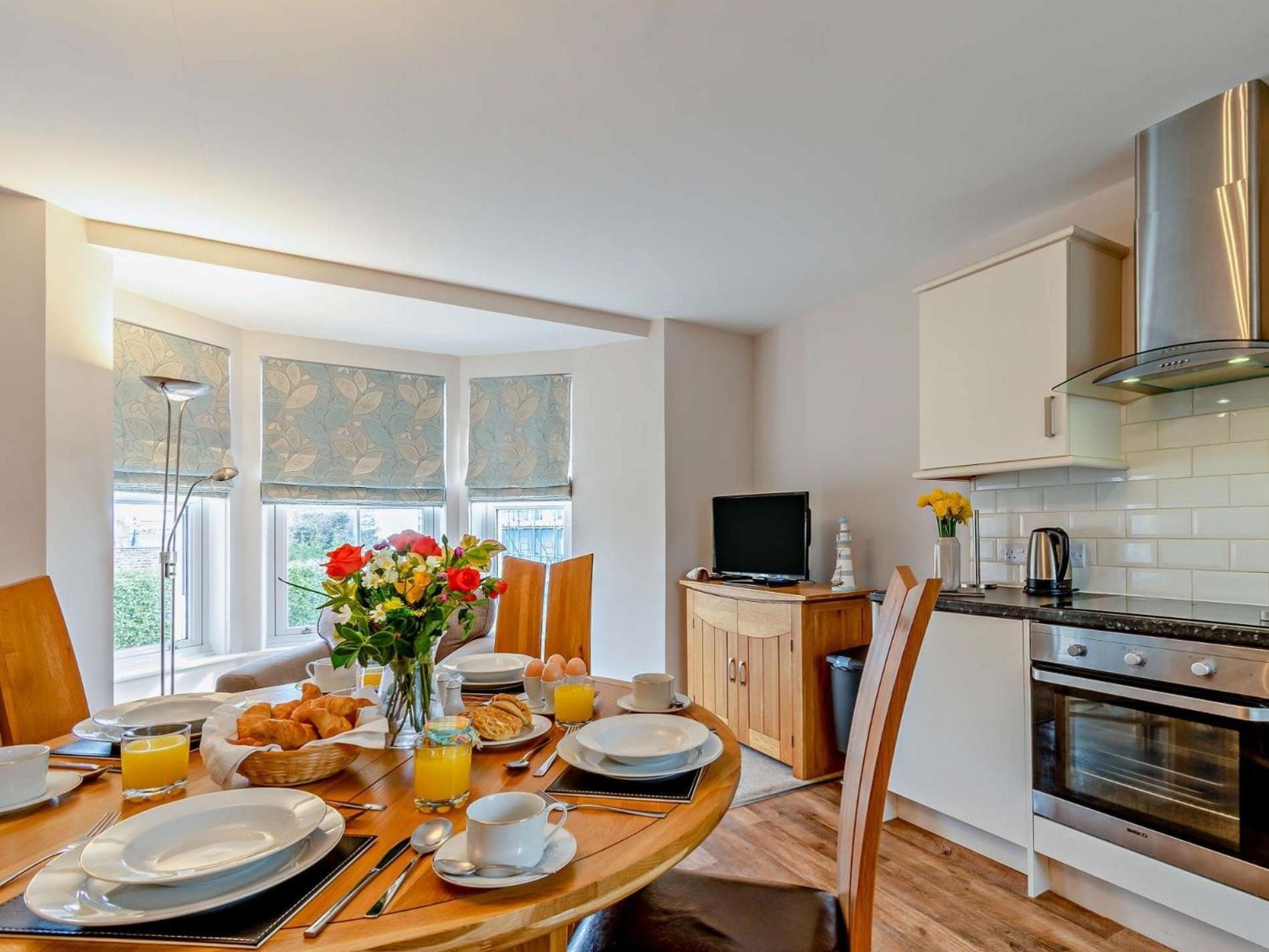 2 Bed In Tenby Fb229 外观 照片
