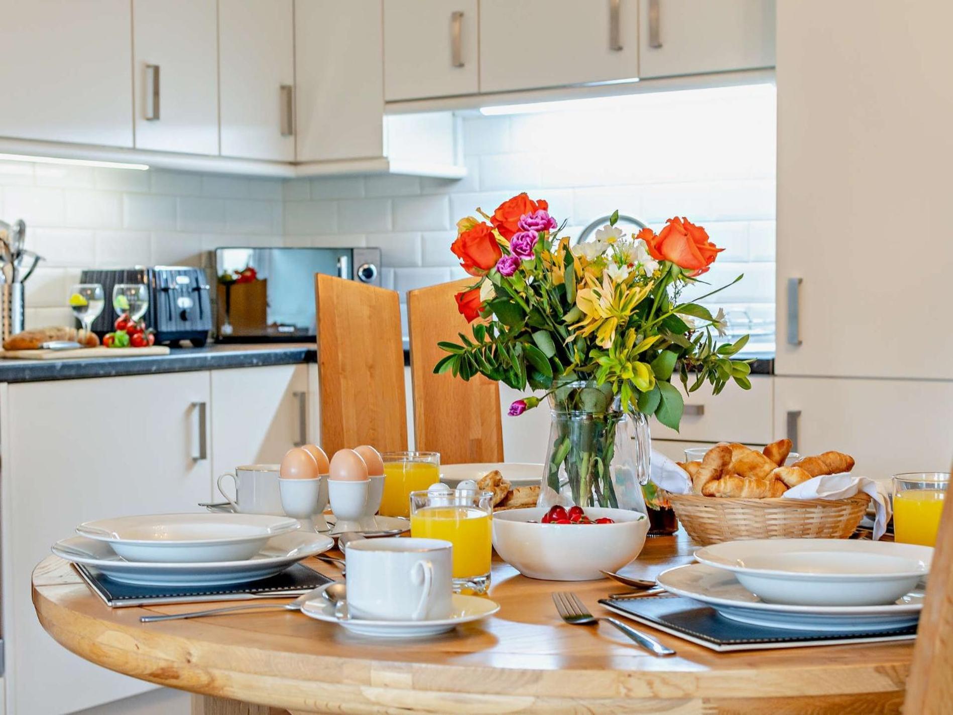 2 Bed In Tenby Fb229 外观 照片