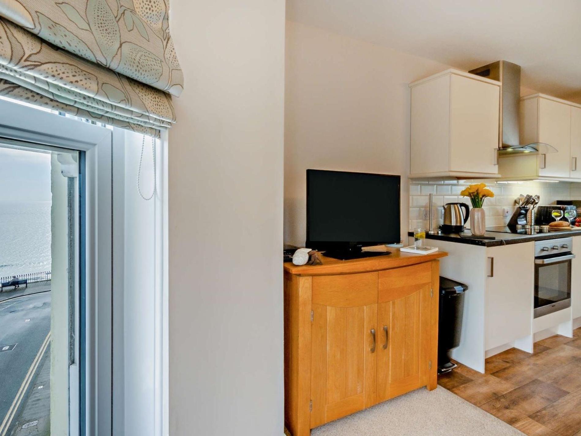 2 Bed In Tenby Fb229 外观 照片
